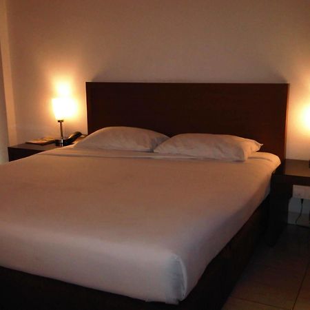 Hotel Lucky Inn Manado Exteriér fotografie